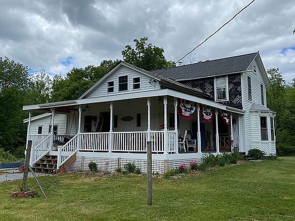 5th image of 389 Beaver St