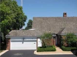23 Compton Ct, Prairie Village, KS 66208