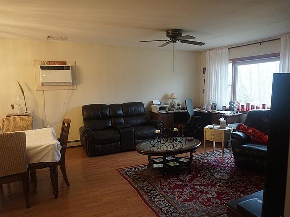 3rd image of 60 Maple Hill Dr
