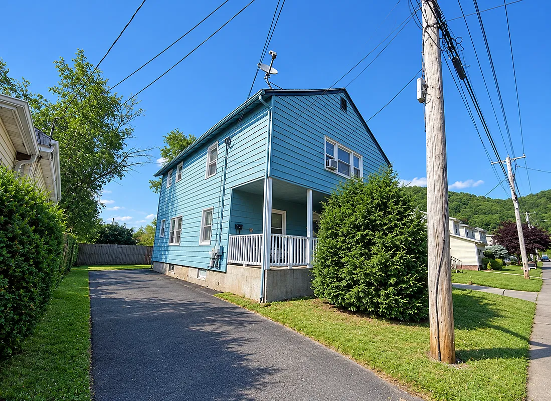 2 bed, 1.0 bath, 1742 sqft, $2,000 — Photo 2