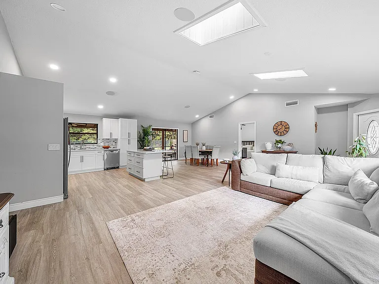 1252 Raintree Ln — Photo 8