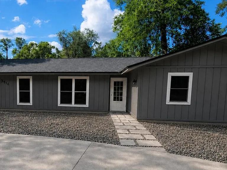 3116 W University Ave — Photo 1