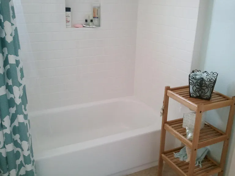 Tub/ Shower 2nd Bath