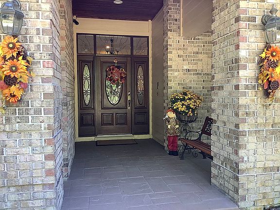 2nd image of 1403 Hounds Hollow Ct