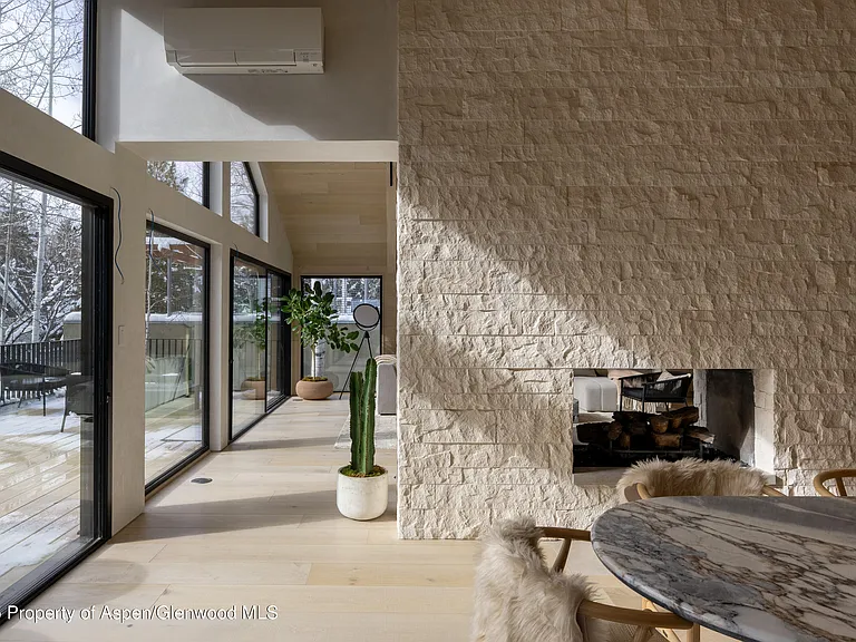 609 W Francis St — Photo 10