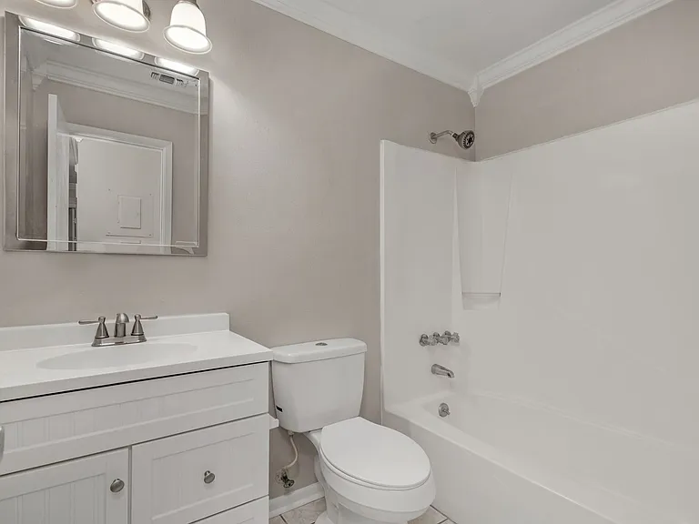 823 Meadow Ln — Photo 18