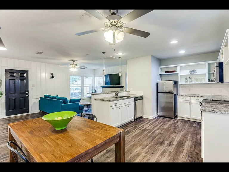 2534 Wayside Ave — Photo 5