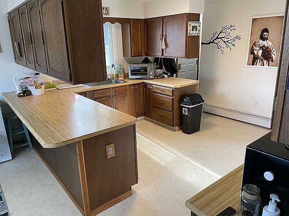 Main apartment kitchen 