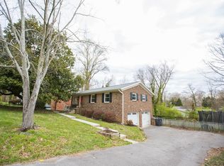 704 Piper Rd, Knoxville, TN 37919