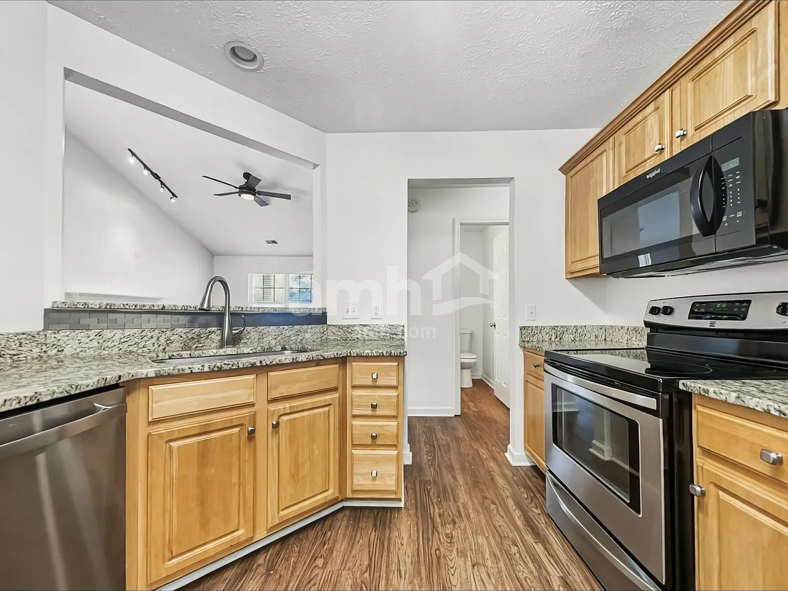 3 bed, 2.5 bath, 1908 sqft, $2,350 — Photo 3