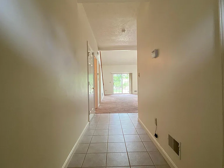 106 Amber Ln — Photo 4