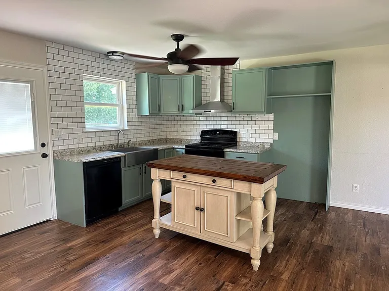 1119 County Road 481 — Photo 2