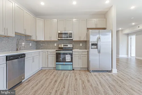 2162 E Norris St #402 Photo 1