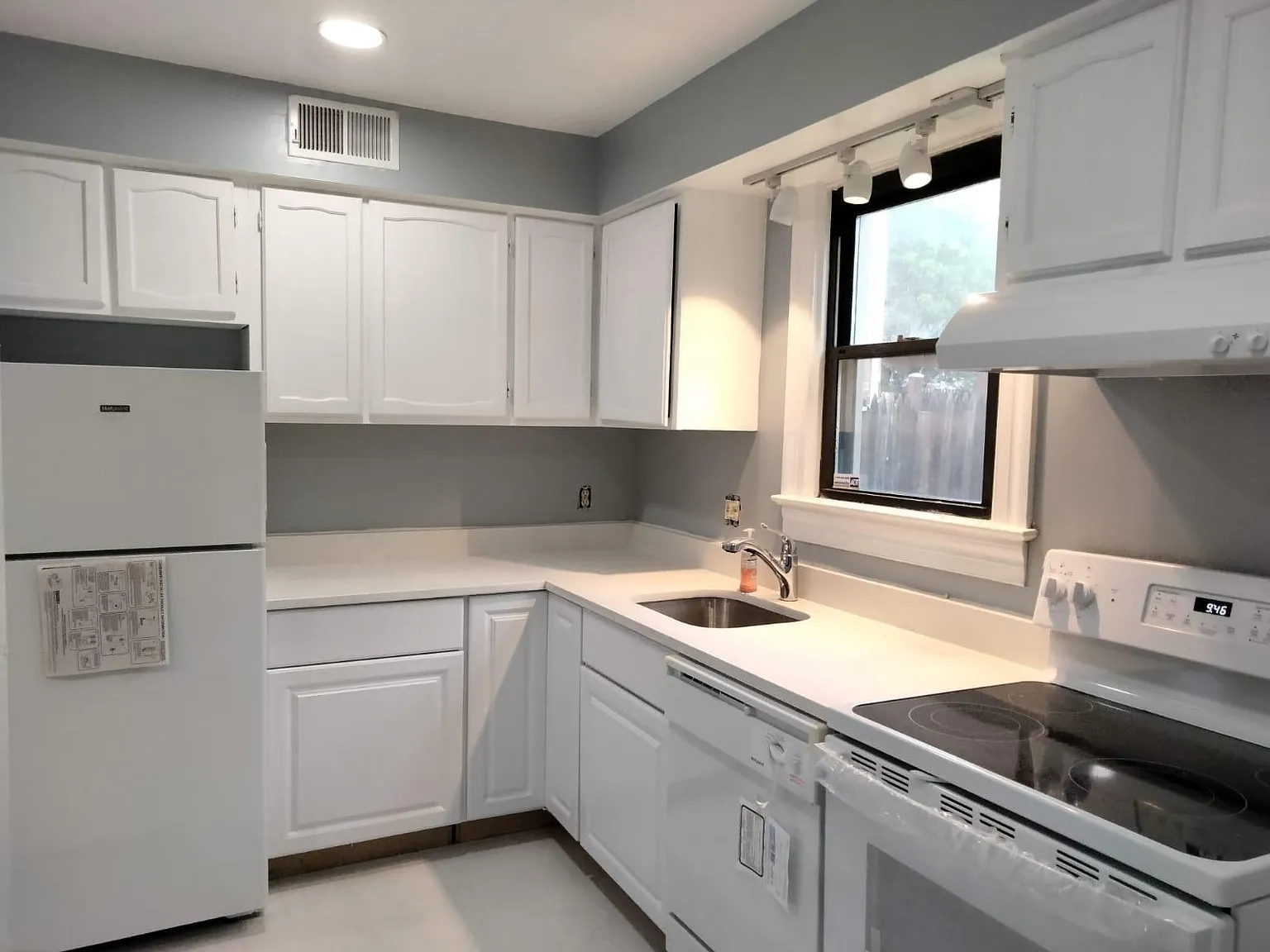 2 bed, 800 sqft, $2,950 — Photo 2