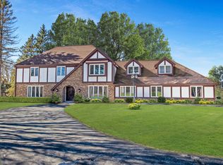 8615 N Range Line Rd, River Hills, WI 53217