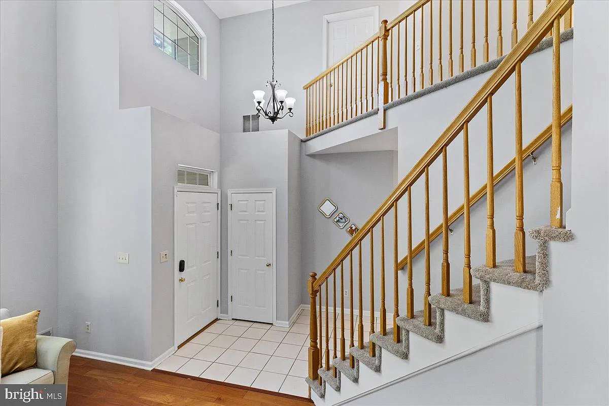 3 bed, 2.5 bath, 1920 sqft, $4,500 — Photo 3