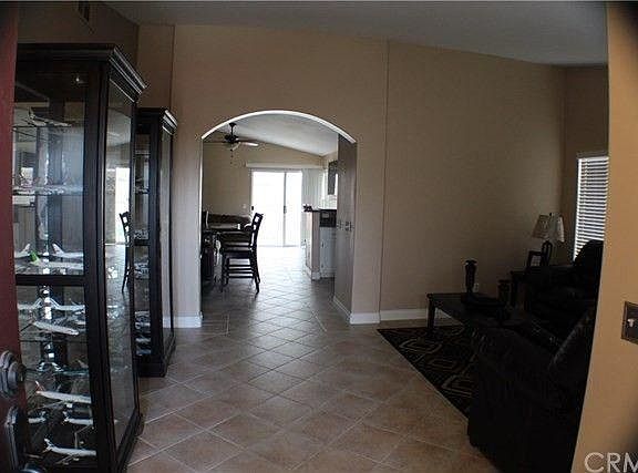 5th image of 946 Naples Dr