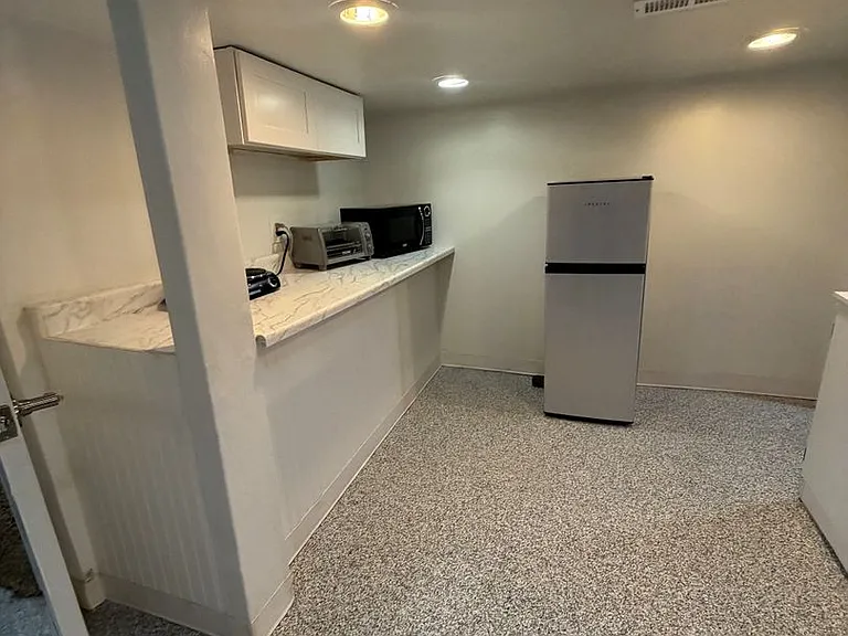 628 S University St — Photo 3