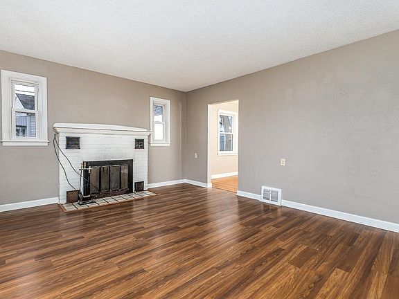 2025 Lincoln Ave, Dubuque, IA 52001 | MLS #148628 | Zillow