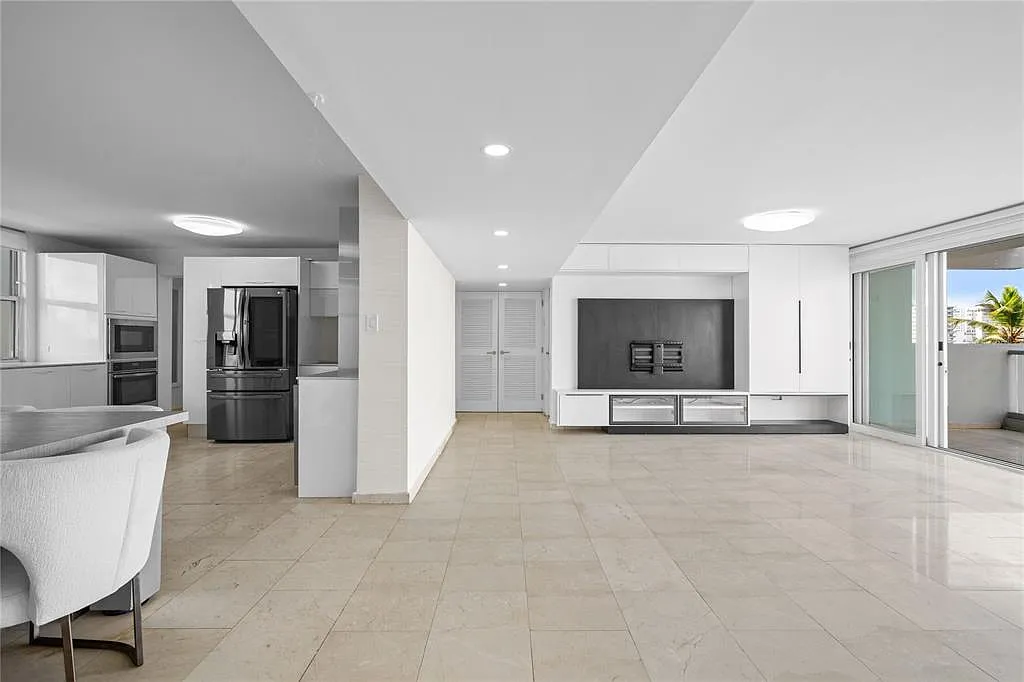 4 bed, 3.0 bath, 1952 sqft, $6,500 — Photo 4