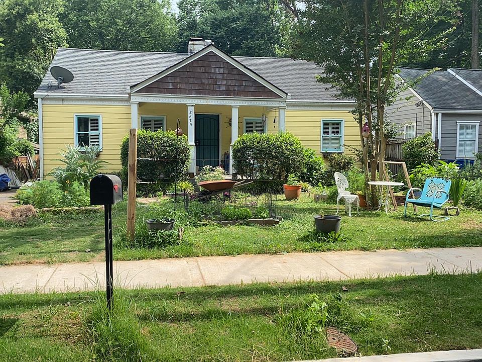 Sunny cottage in pedestrian friendly neighborhood_. Let the SUN shine in!