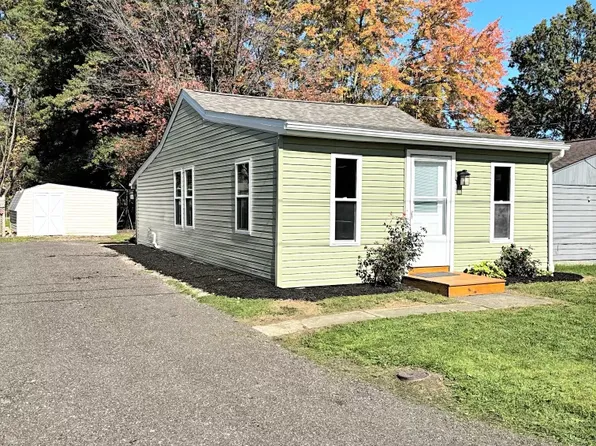 17720 Wallace Dr, Lake Milton, OH 44429