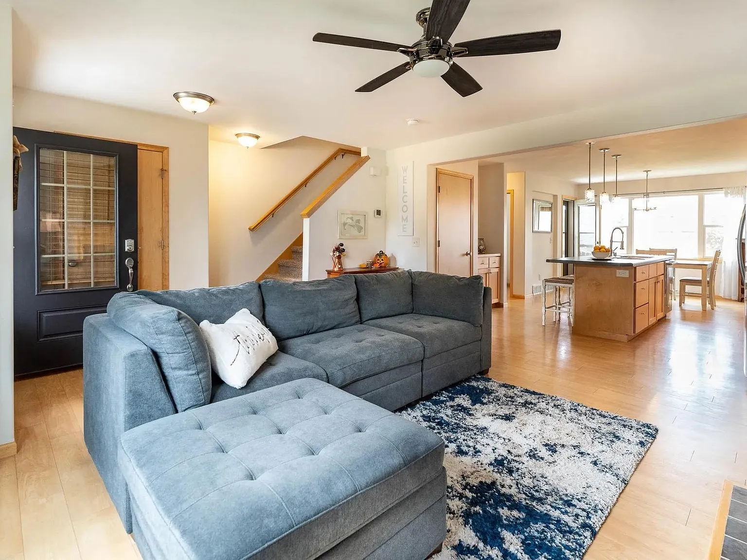 3 bed, 2.5 bath, 1349 sqft, $2,600 — Photo 3