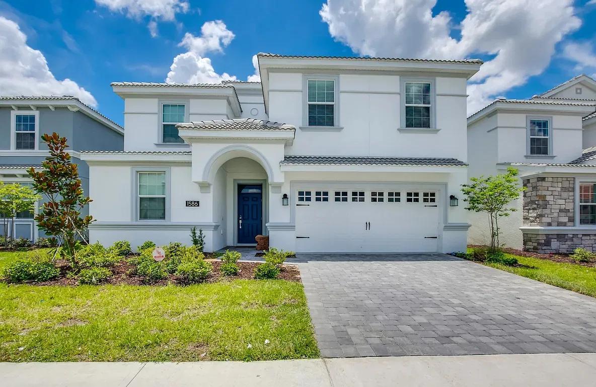 8 bed, 3909 sqft, $3,750 — Photo 1
