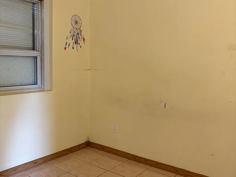 690 Jane St — Photo 12