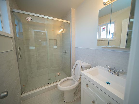 4th image of 50 Anderson Ave #2