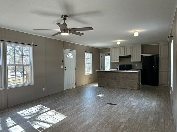 2nd image of 3025 Tew St #6