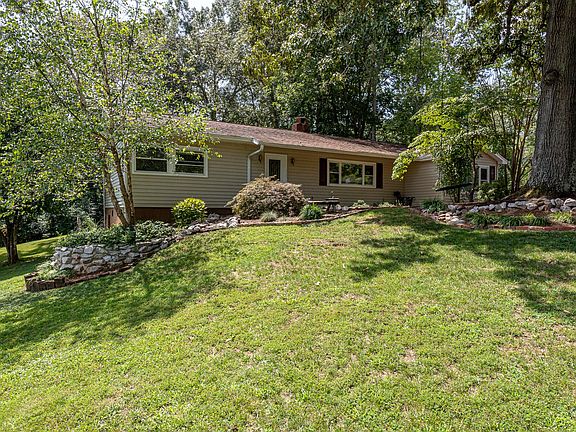 3rd image of 6017 Centerwood Dr