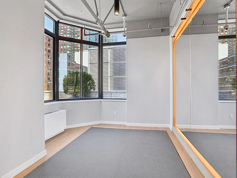 420 W 42nd St #38F — Photo 14