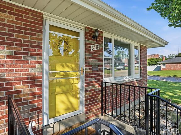 3rd image of 3631 Park Crest Dr