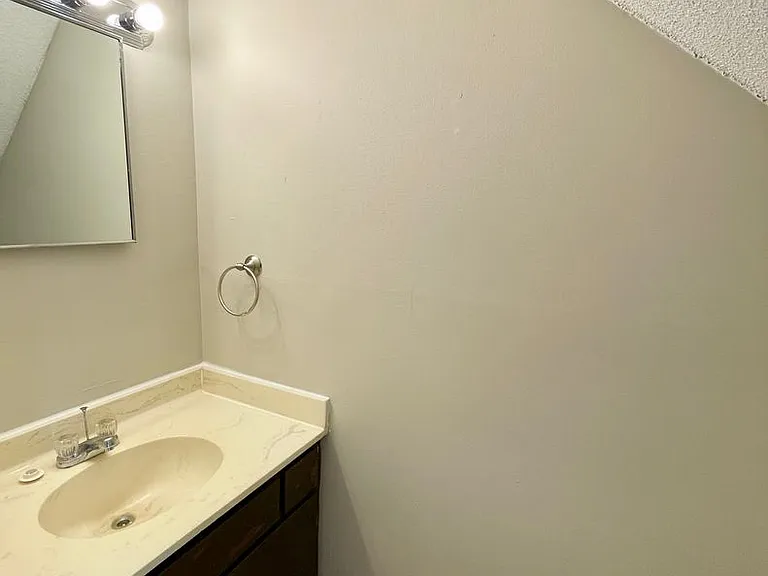 1704 Devonwood Dr — Photo 6