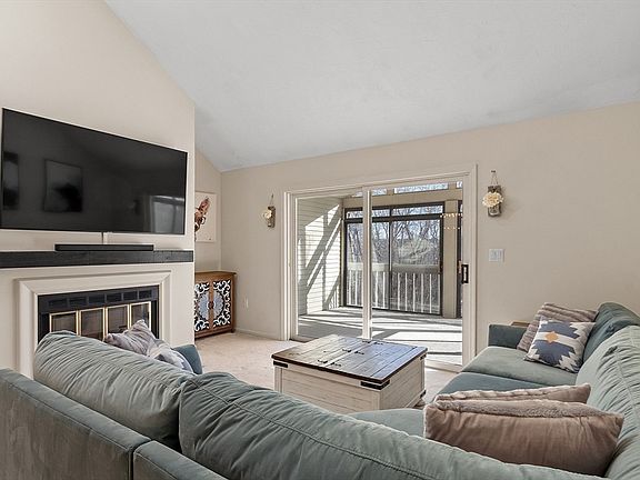 5th image of 82 Parkhurst Dr