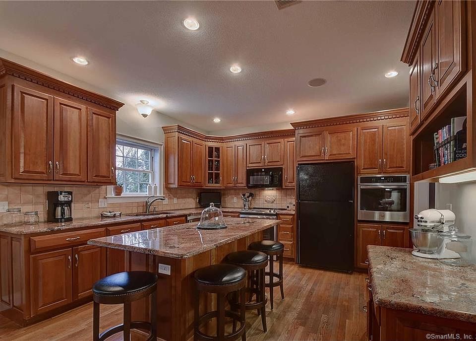 1st image of 189 Lakewood Rd
