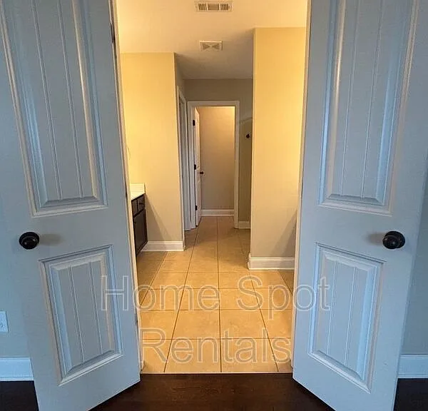 4811 Lost Creek Dr — Photo 12