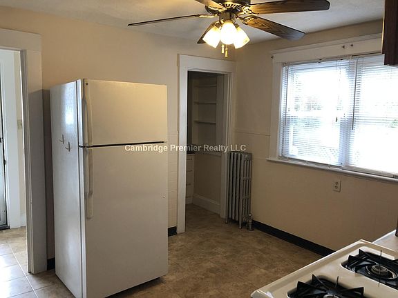 3rd image of 144 Bowdoin St