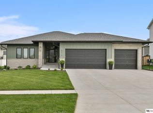8819 Appaloosa Ln, Lincoln, NE 68520