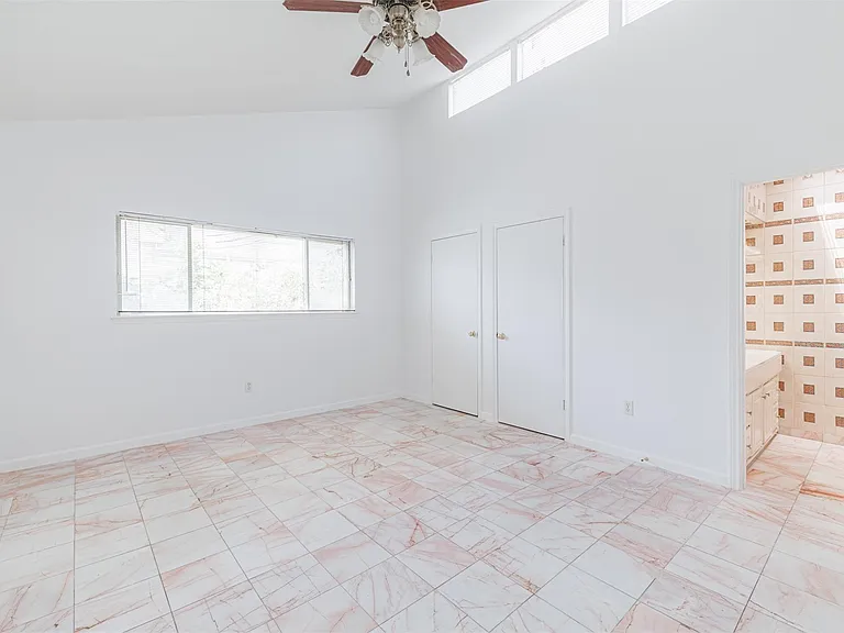 13911 Locke Ln — Photo 6