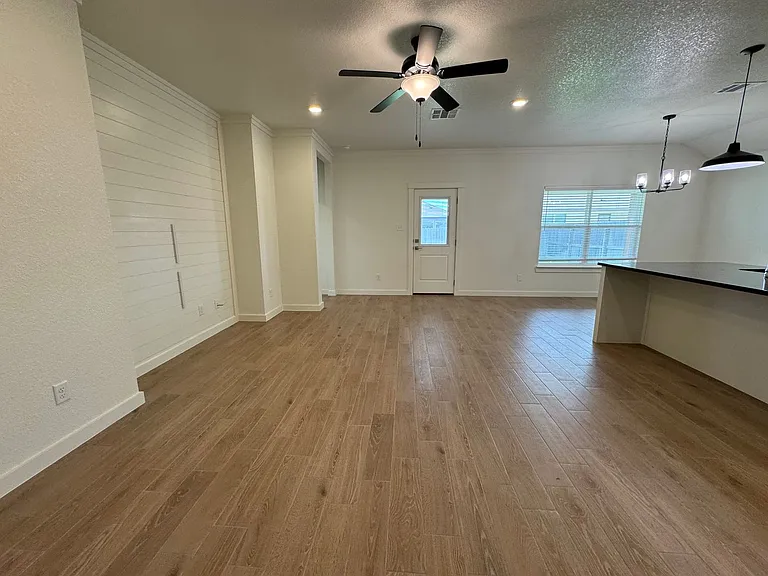 1410 Cedar River Ln — Photo 4