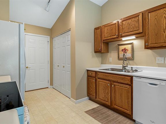 4th image of 10251 Greenwich Pl