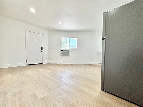3rd image of 1002 N Coronado St #9
