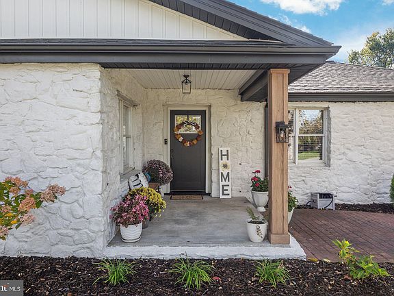 4th image of 632 Merrimans Ln