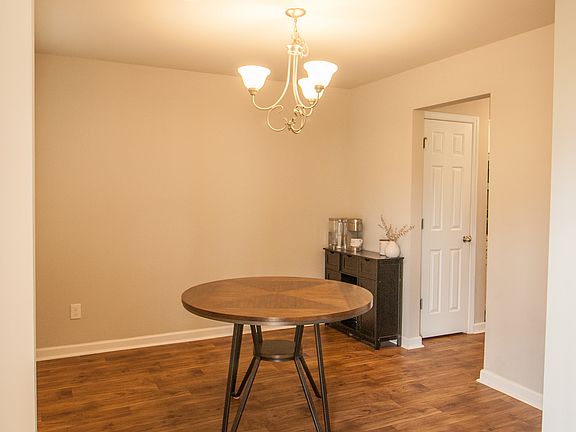 3rd image of 105 Brent Ct