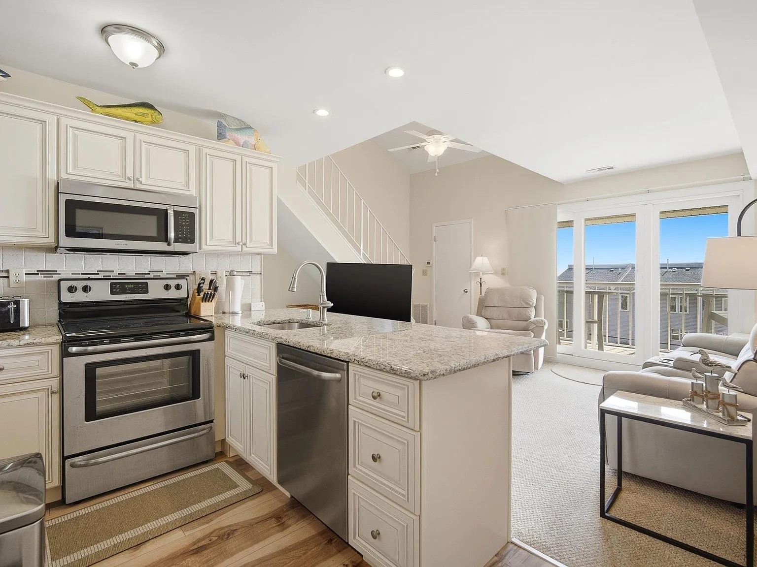 2 bed, 2.5 bath, $8,800 — Photo 2