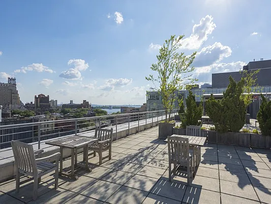 Sold by Sotheby's International Realty | media 36