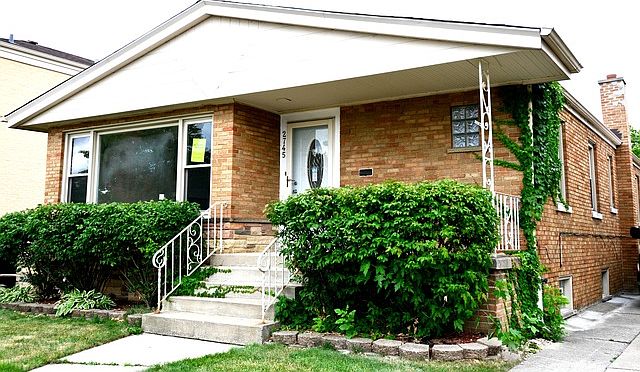 1st image of 2745 W 94th St