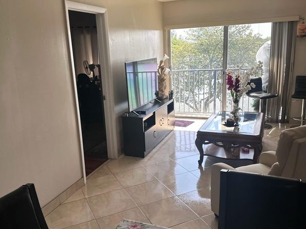 8720 N Sherman Cir APT 401